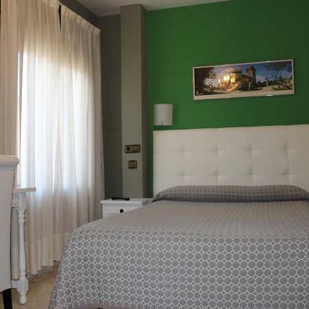 Hostal Don Jaime II Σεγκόβια Εξωτερικό φωτογραφία