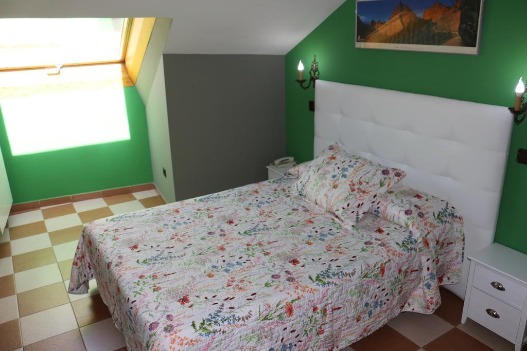 Hostal Don Jaime II Σεγκόβια Εξωτερικό φωτογραφία