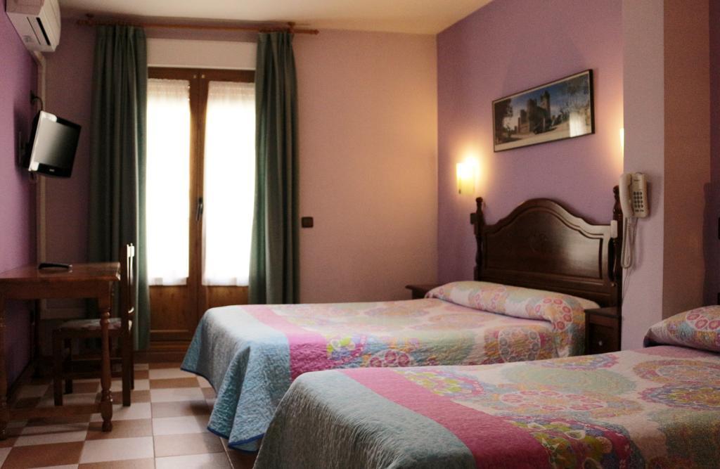 Hostal Don Jaime II Σεγκόβια Εξωτερικό φωτογραφία