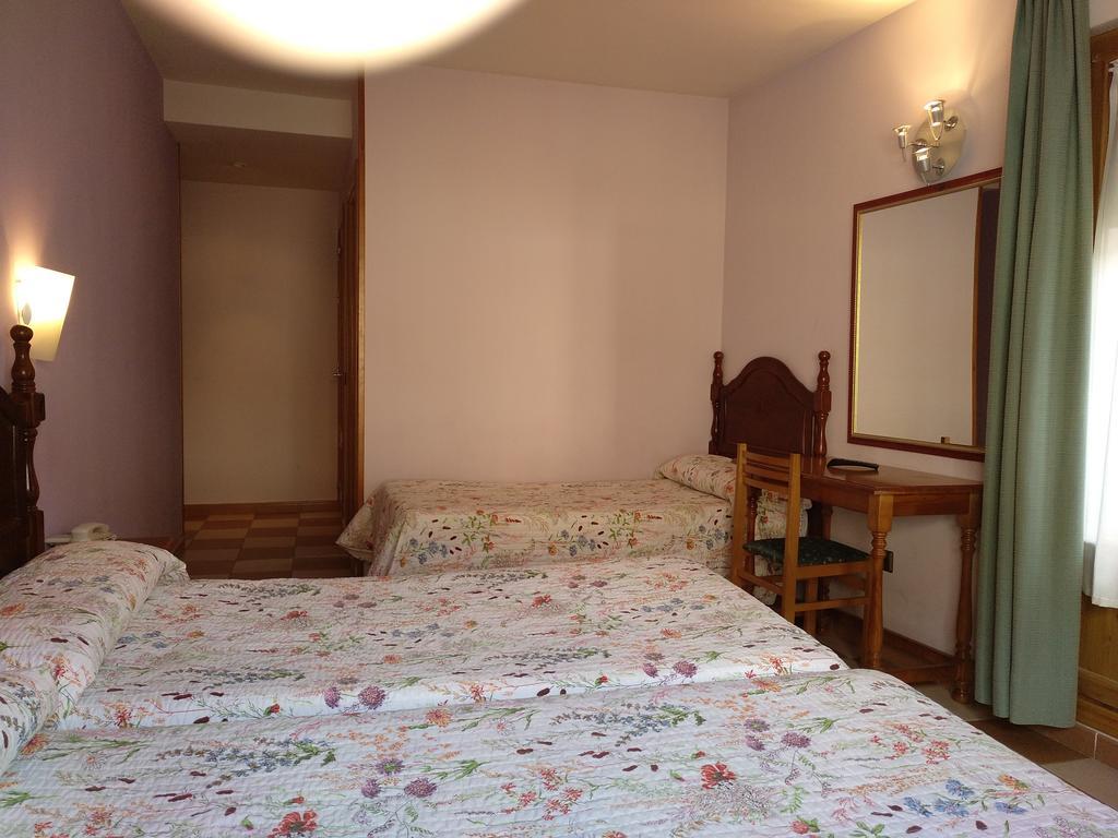 Hostal Don Jaime II Σεγκόβια Εξωτερικό φωτογραφία