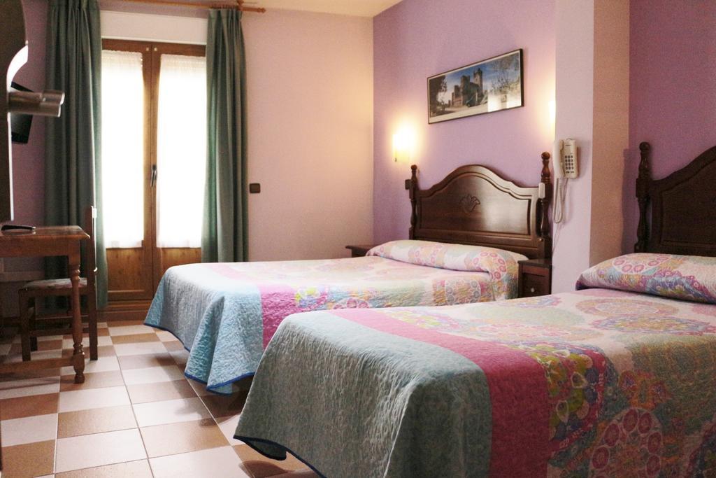 Hostal Don Jaime II Σεγκόβια Εξωτερικό φωτογραφία
