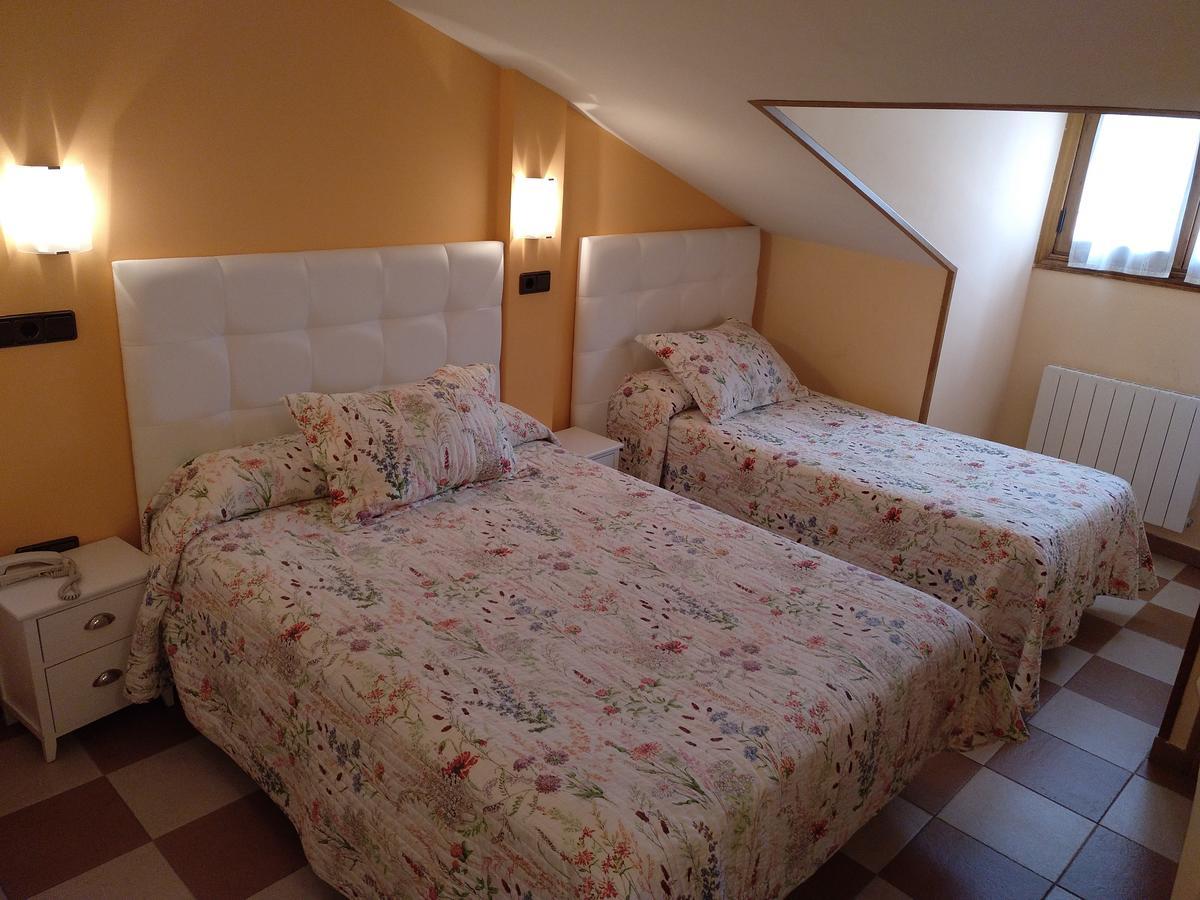 Hostal Don Jaime II Σεγκόβια Εξωτερικό φωτογραφία