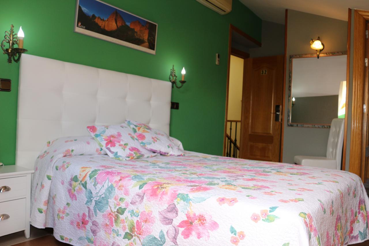 Hostal Don Jaime II Σεγκόβια Εξωτερικό φωτογραφία
