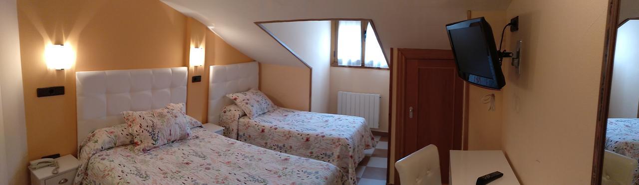 Hostal Don Jaime II Σεγκόβια Εξωτερικό φωτογραφία