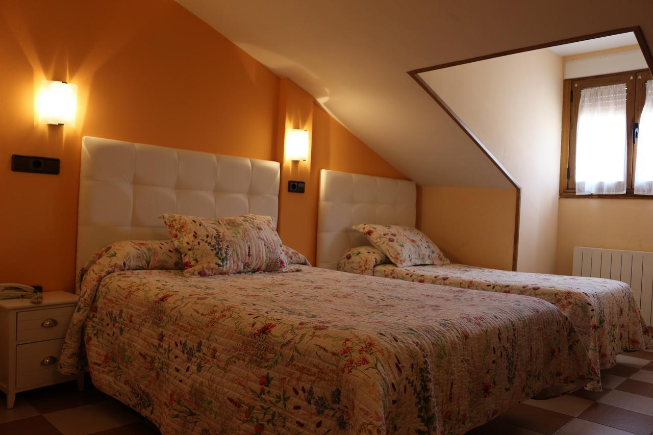 Hostal Don Jaime II Σεγκόβια Εξωτερικό φωτογραφία