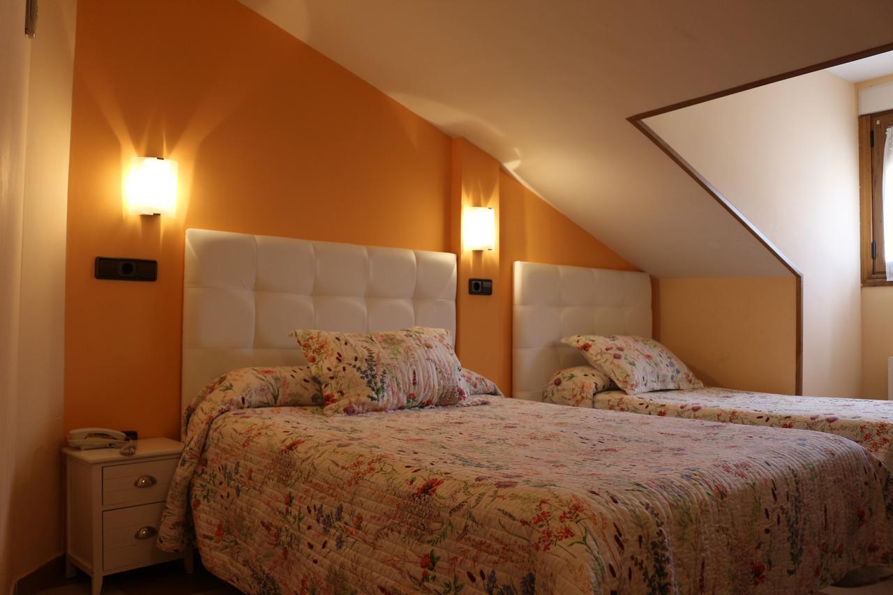 Hostal Don Jaime II Σεγκόβια Εξωτερικό φωτογραφία