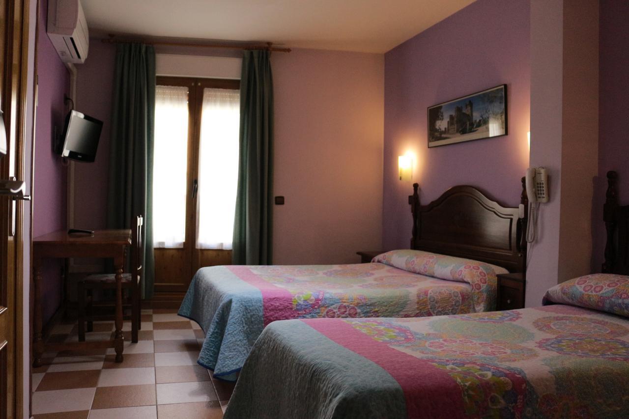 Hostal Don Jaime II Σεγκόβια Εξωτερικό φωτογραφία