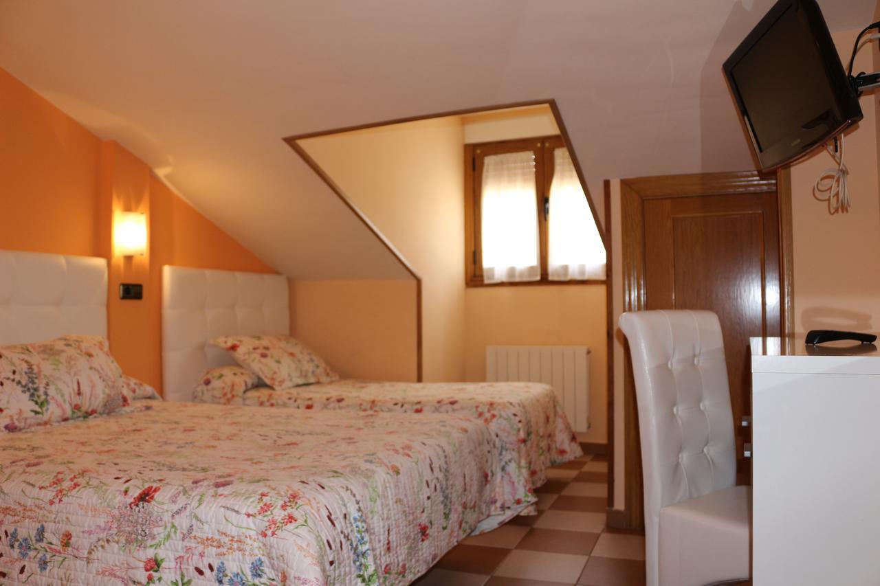 Hostal Don Jaime II Σεγκόβια Εξωτερικό φωτογραφία