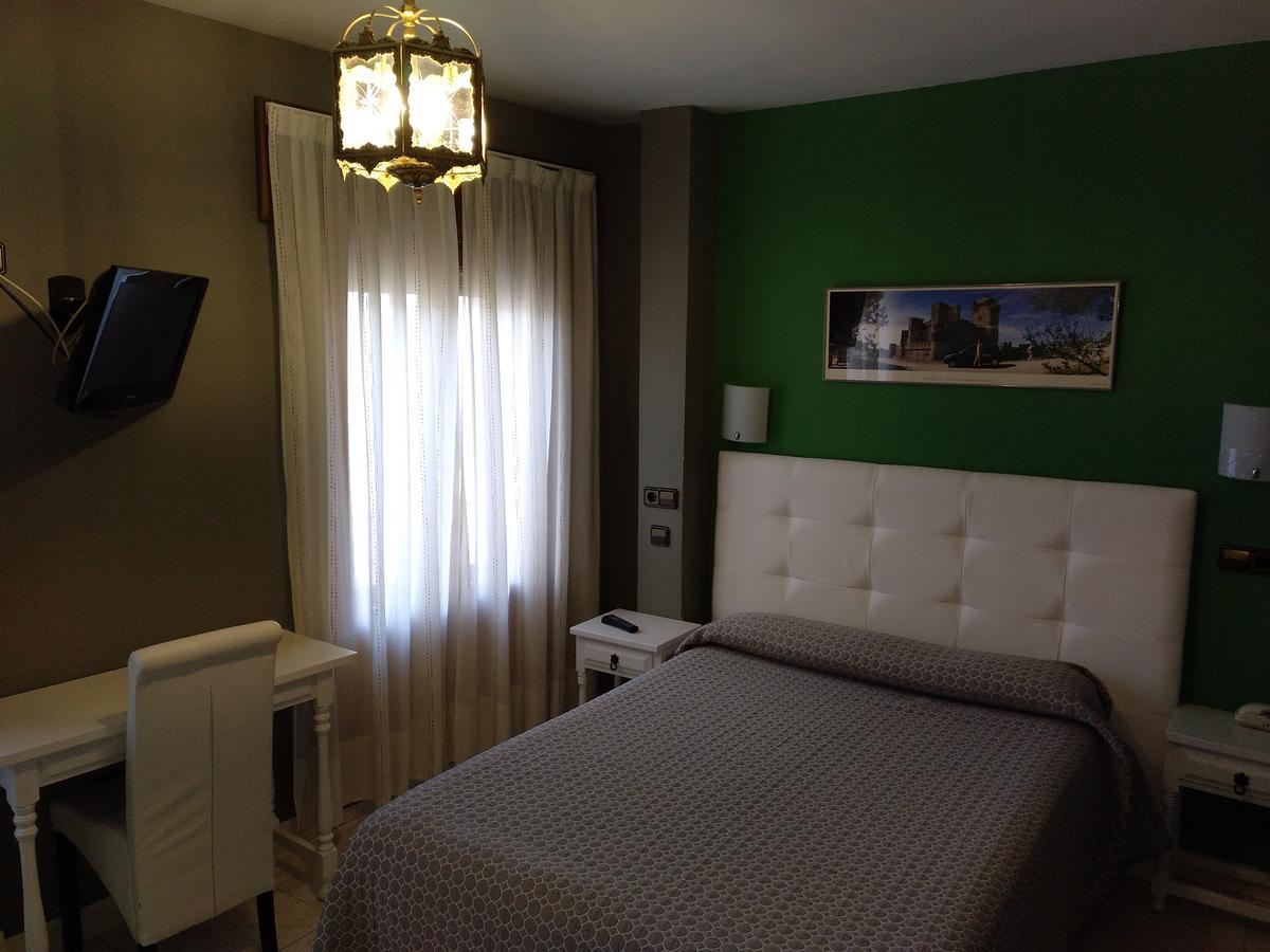 Hostal Don Jaime II Σεγκόβια Εξωτερικό φωτογραφία
